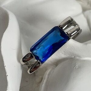 Silver Tone Fashion Ring Blue Glass Stone Size 8.5